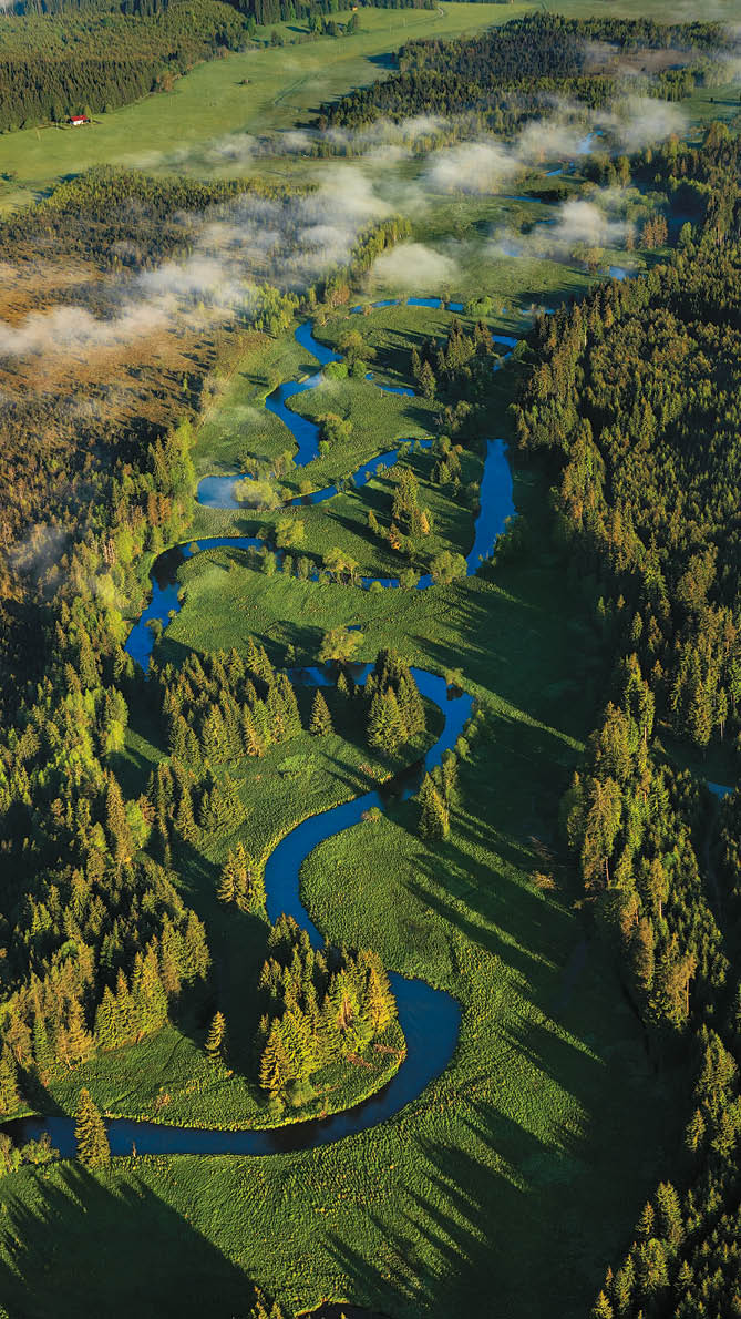 Kniha “VLTAVA - Libor Svacek" - vydani 1., rok 2011 Photographer: Libor Svacek; box@fotosvacek.cz; Mobile: +420 602428001; 